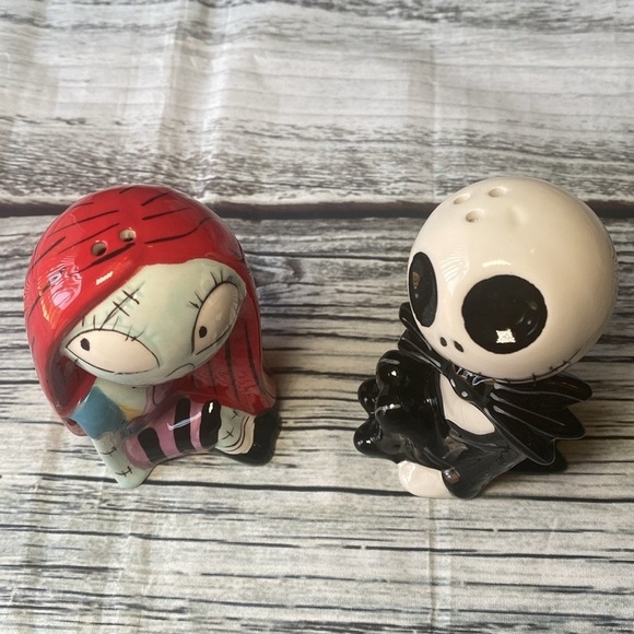 Nightmare Before Christmas Salt and Pepper Shakers - Picture 5 of 9